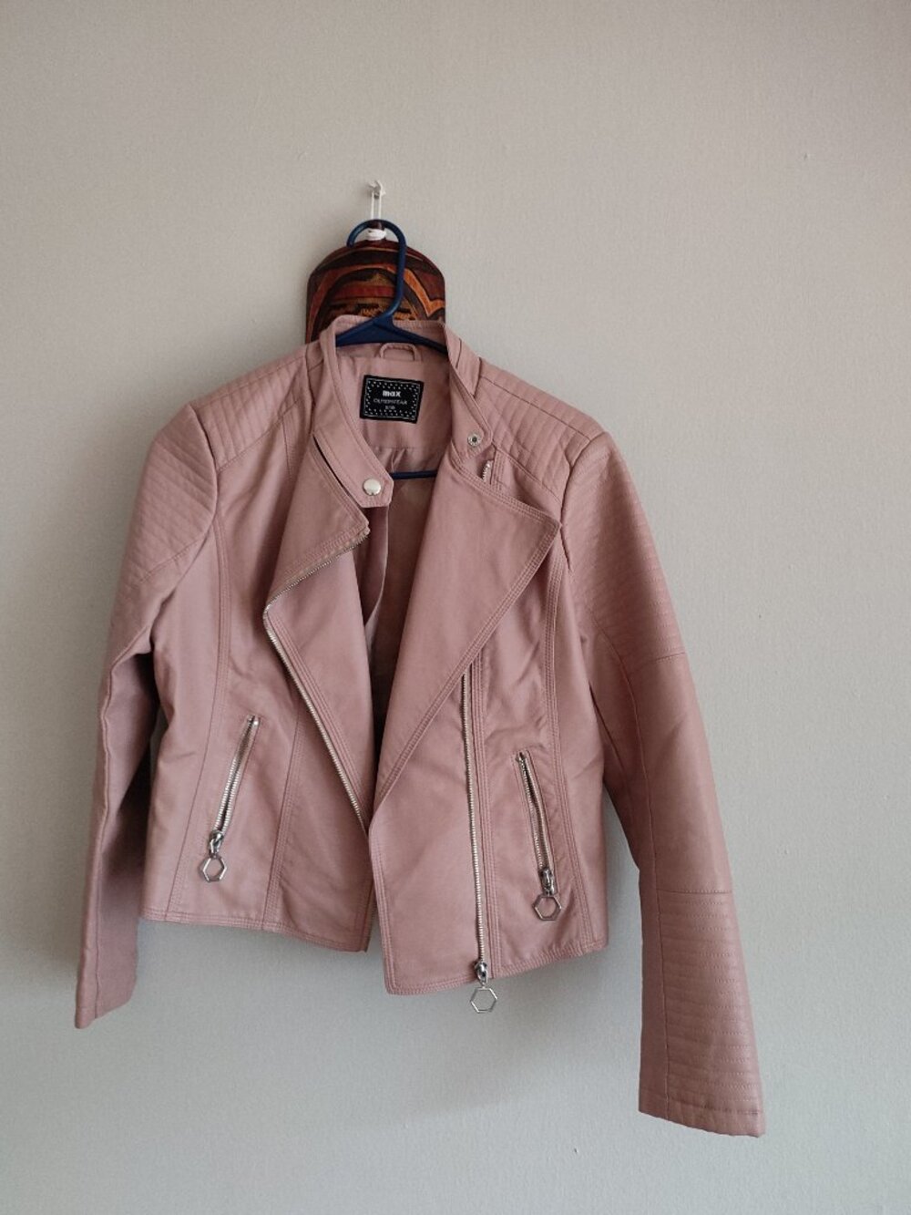 Ballet rose leather jacket with stitch work